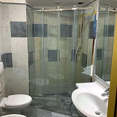 Paradiso Hotel 3*